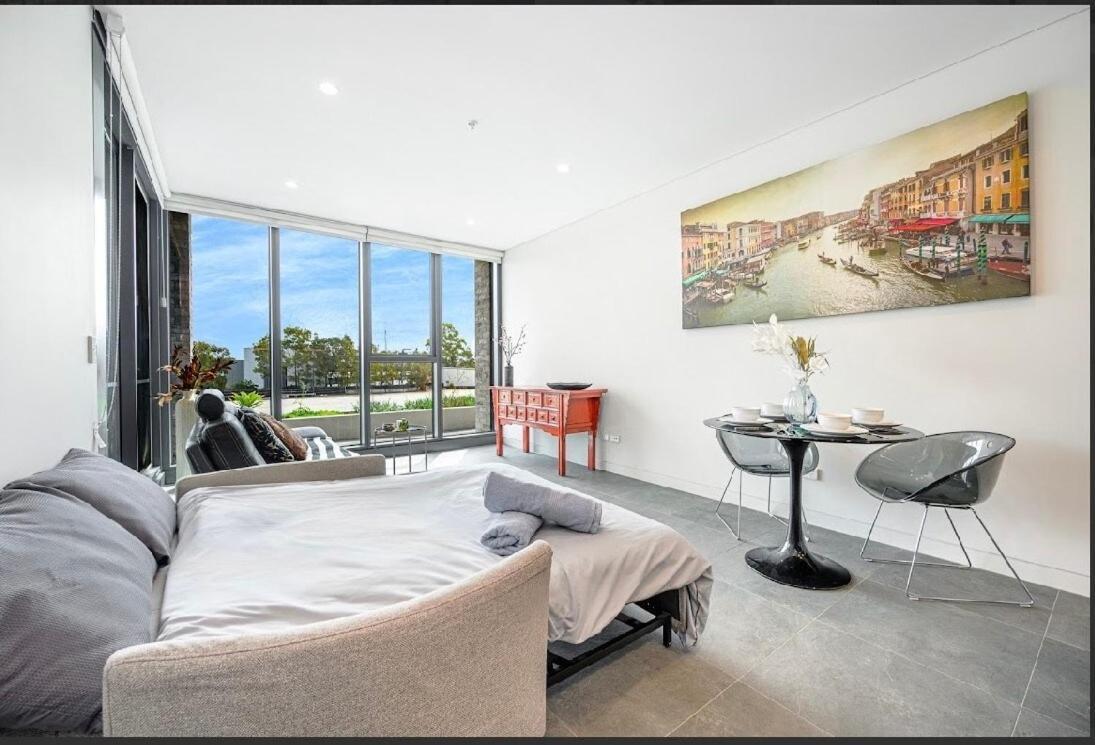 Elegant Art Deco World Class Building Apartment